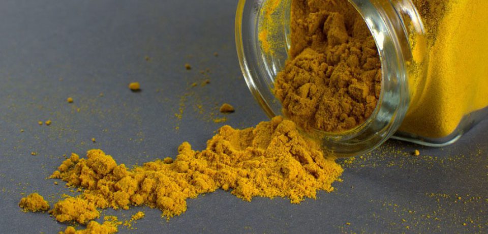 DLACZEGO WARTO ZACZĄĆ DZIEŃ OD WODY Z KURKUMĄ? – jej fenomenalne działanie na organizm + przepis